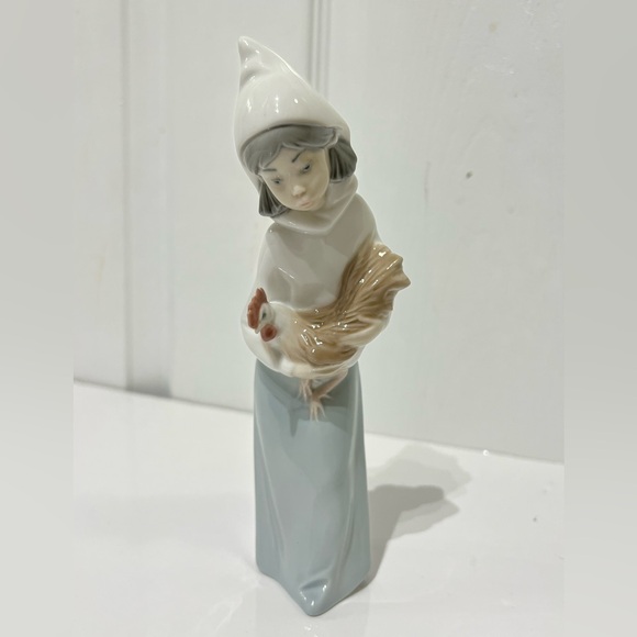 Lladro Shepherdess with Rooster   Figurine -  Retired piece by Juan Huerta - Picture 4 of 13